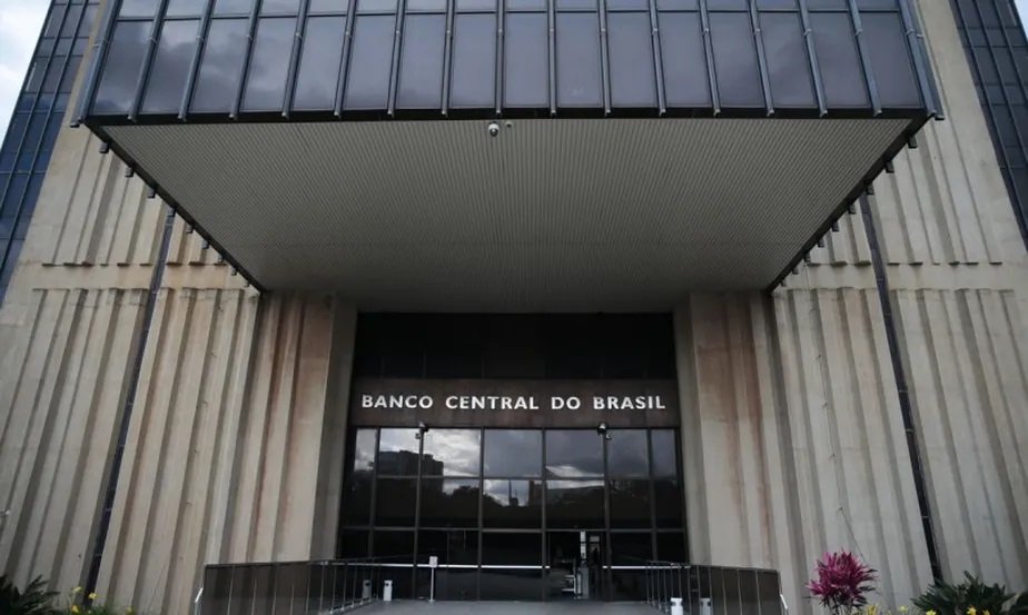 Banco Central faz primeira intervenção no governo Lula após dólar bater R$ 5,06