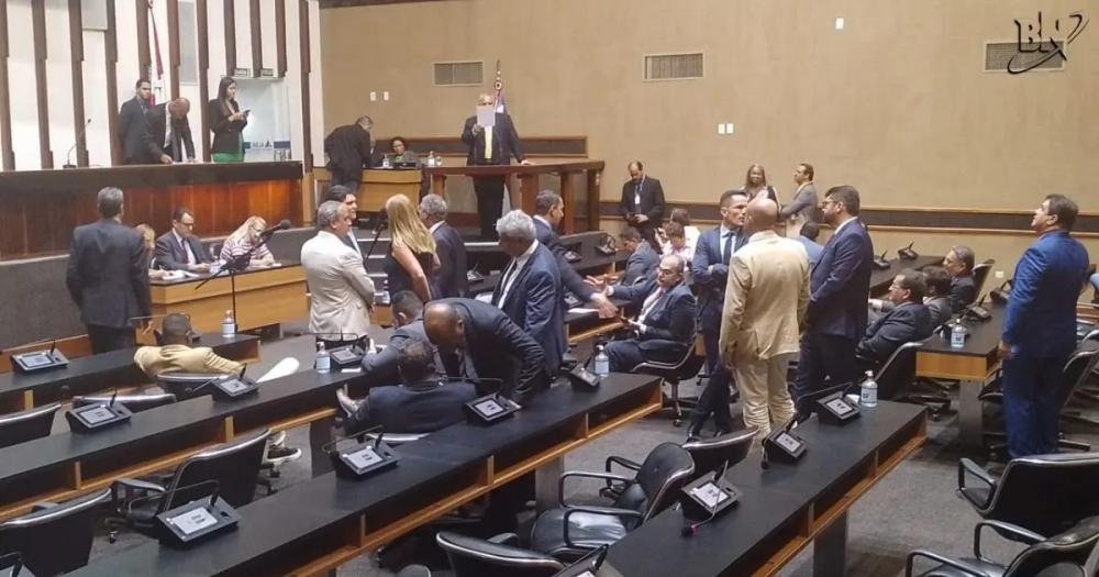 Em meio a protestos da oposição, pedido de novo empréstimo de R$ 400 mi feito pelo Governo é aprovado na AL-BA