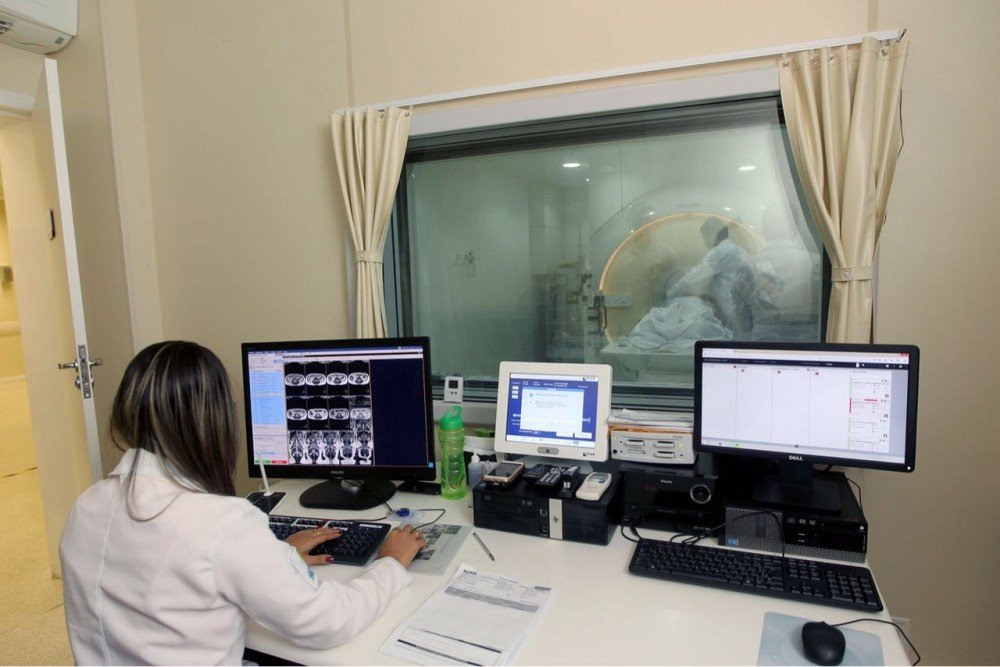 Hospital Roberto Santos - Rui entrega novos setores e anuncia reforma completa.