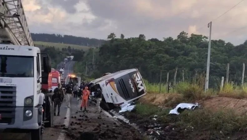 Tragédia na Bahia: 8 mortos e 23 feridos em grave acidente na BR-101