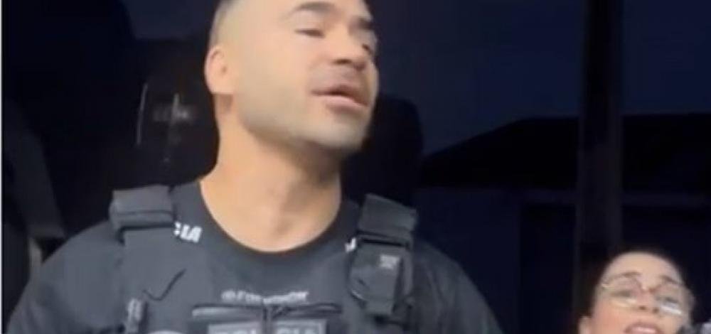 Mulher em Goiás vive terror após policiais errarem endereço e apontarem arma para ela