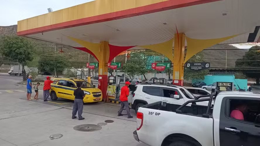 Irã X Israel: Ainda não há previsão de aumento nos combustíveis, diz Petrobras