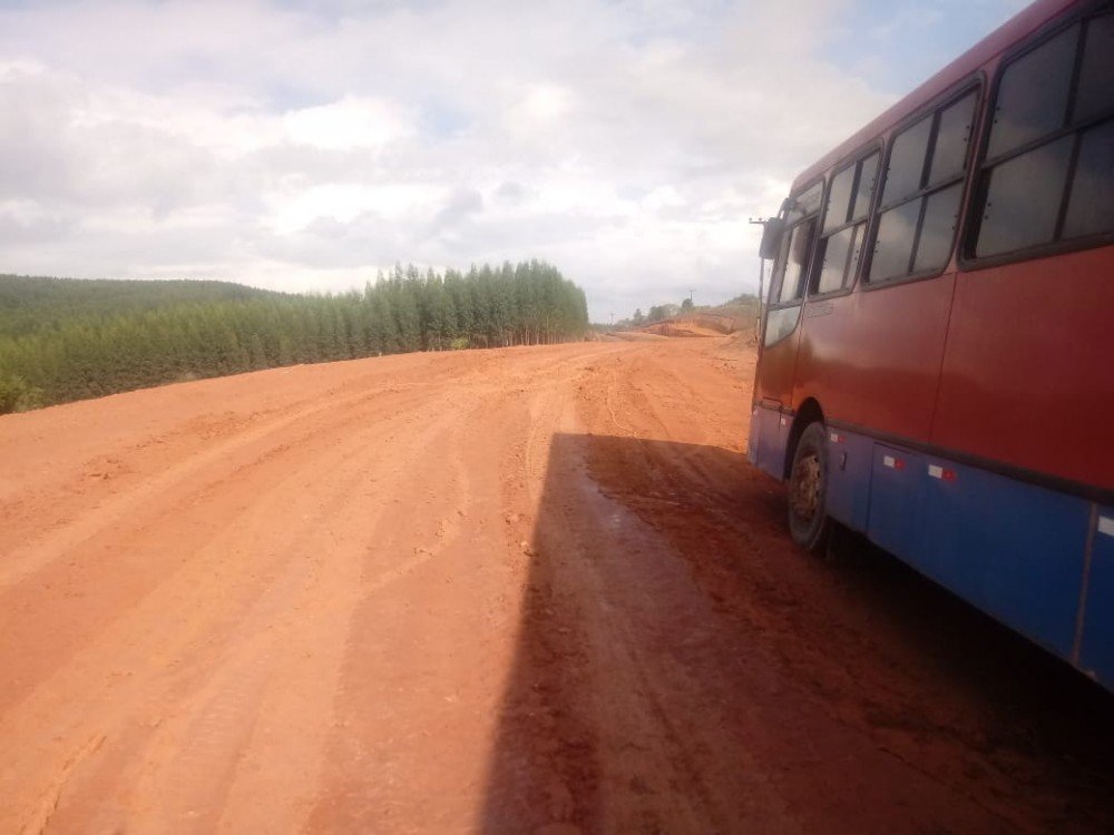 Itanagra - Situação de estrada em construção não permite deslocamento dos moradores