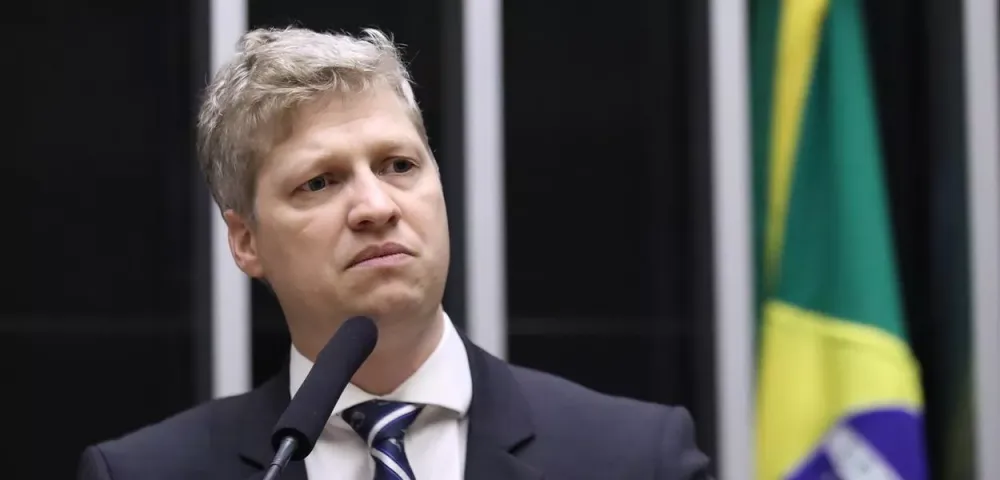 Deputado Marcel van Hattem cita o AI-5 e ataca Alexandre de Moraes