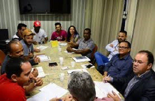 Representantes do Movimento de Luta pela Terra e da SDR se reúnem em Salvador