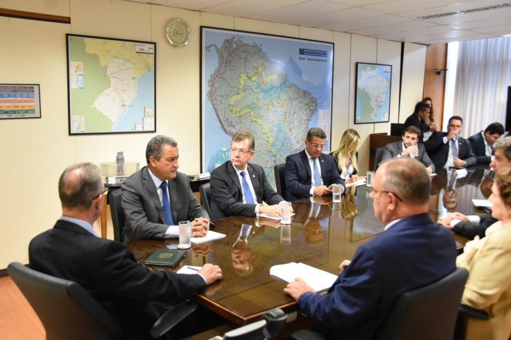 Governador defende a Fafen como patrimônio nacional em reunião com ministro de Minas e Energia