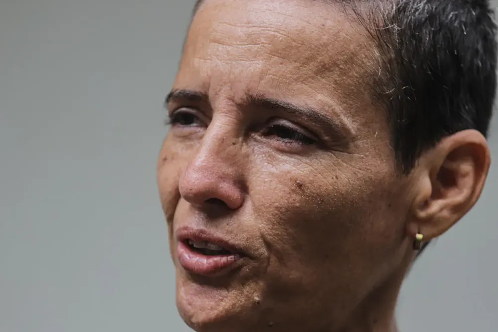 20 facadas: motorista volta ao local onde quase foi morta; veja