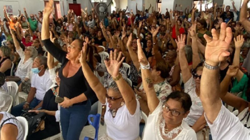 Na Bahia, professores aprovam paralisação da rede estadual