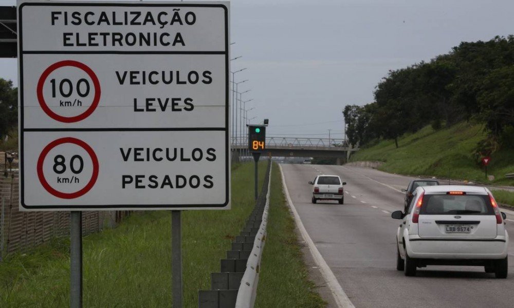 Juíza proíbe governo de retirar radares de rodovias e cobra estudos técnicos