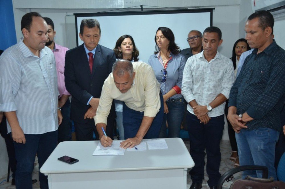 Prefeito Joaquim Neto empossa Alberto Menezes como superintendente da SMTT
