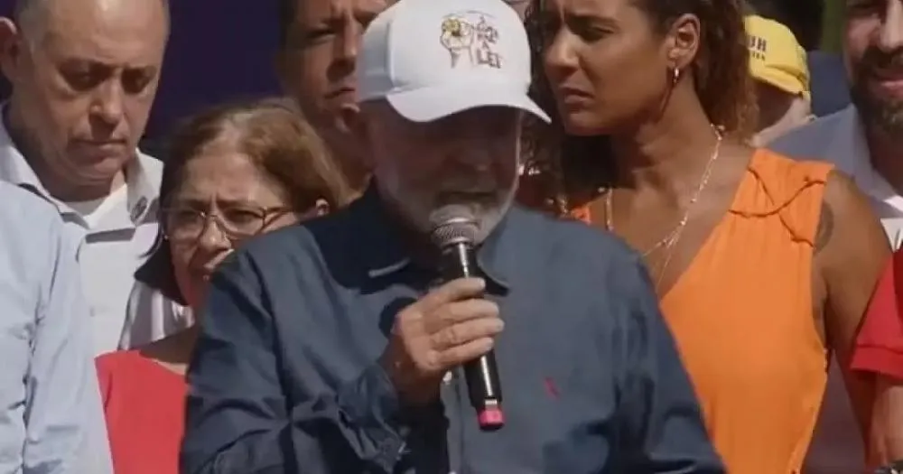 Lula sanciona reajuste da tabela do Imposto de Renda no Dia do Trabalho em Itaquera