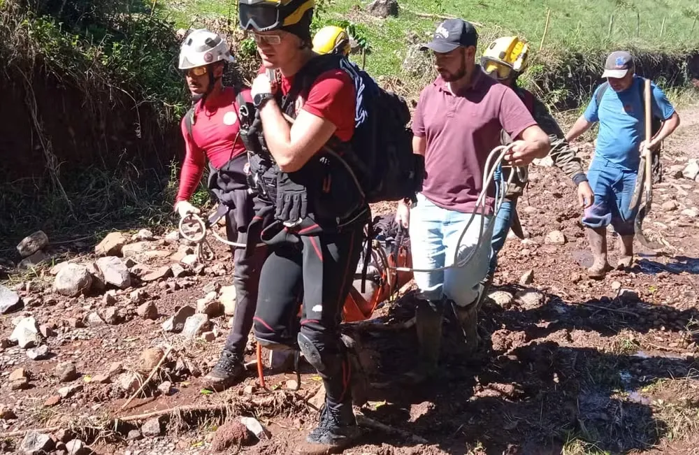 Solidariedade em ação: bombeiros da Bahia se unem à força-tarefa para salvar mais de 200 pessoas no Rio Grande do Sul