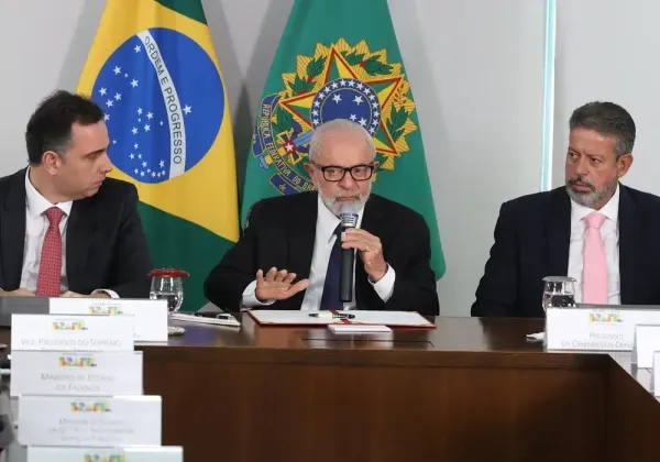 Lula encaminha proposta para suavizar a distribuição de recursos para o RS