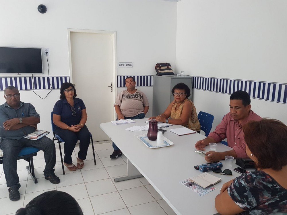 Vereador Luciano Sérgio discute contratação de equipe multidisciplinar para atenção a ILP.