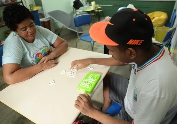 Governo autoriza contratação de 985 profissionais para Educação Especial no estado