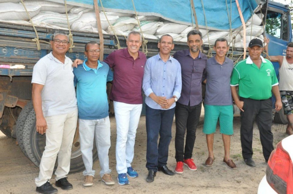 Zona Rural de Alagoinhas é beneficiada com nova ambulância e mais 60 toneladas de adubo orgânico
