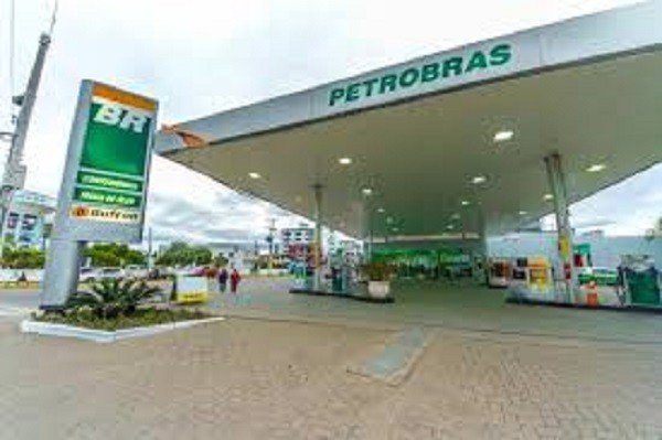 Petrobras aumenta preço da gasolina
