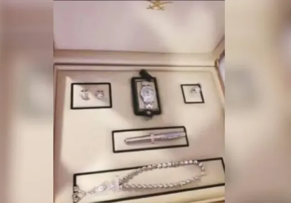 PF obtém imagens inéditas de joias recebidas por Bolsonaro e vendidas ilegalmente nos EUA