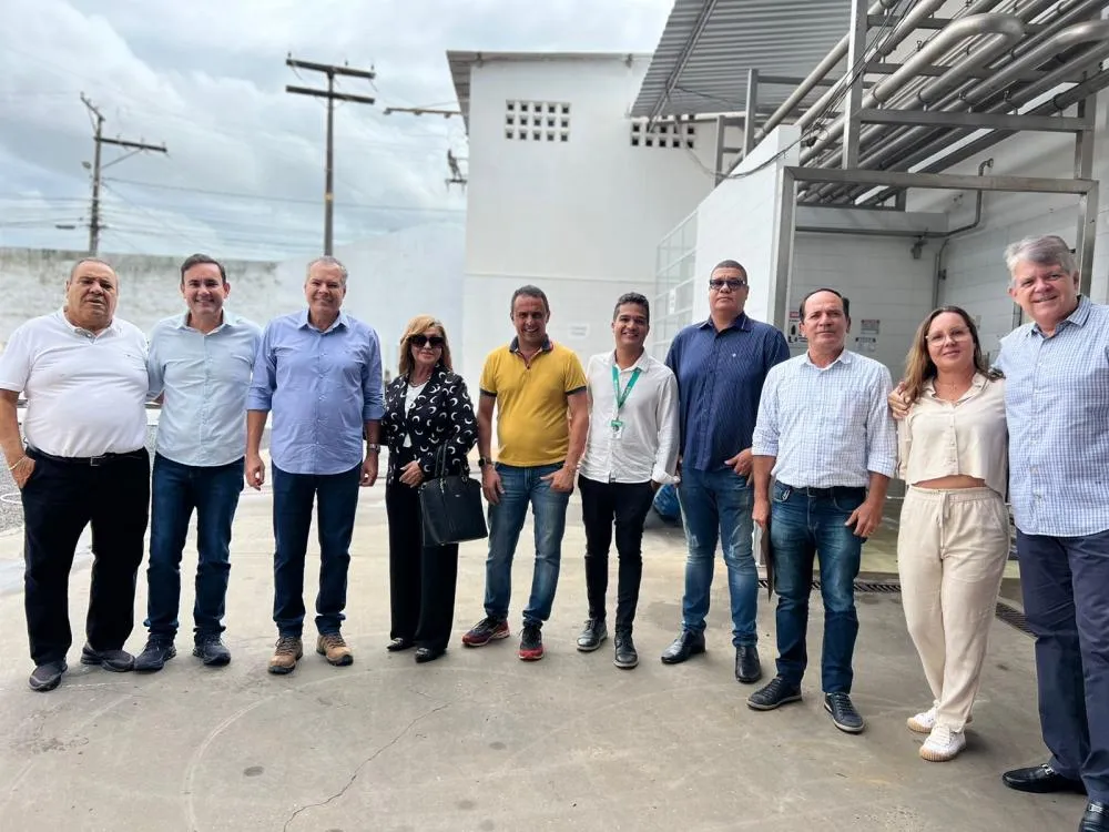 Alagoinhas - ACIA visita empresa acompanhada de prefeito e pré-candidato a prefeito