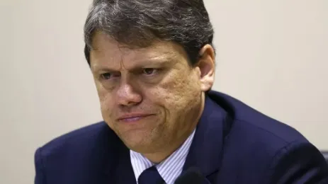 'No momento, não', diz Tarcísio sobre se filiar ao PL