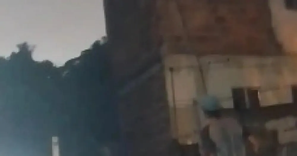 Casa desaba em Lauro de Freitas; confira vídeo