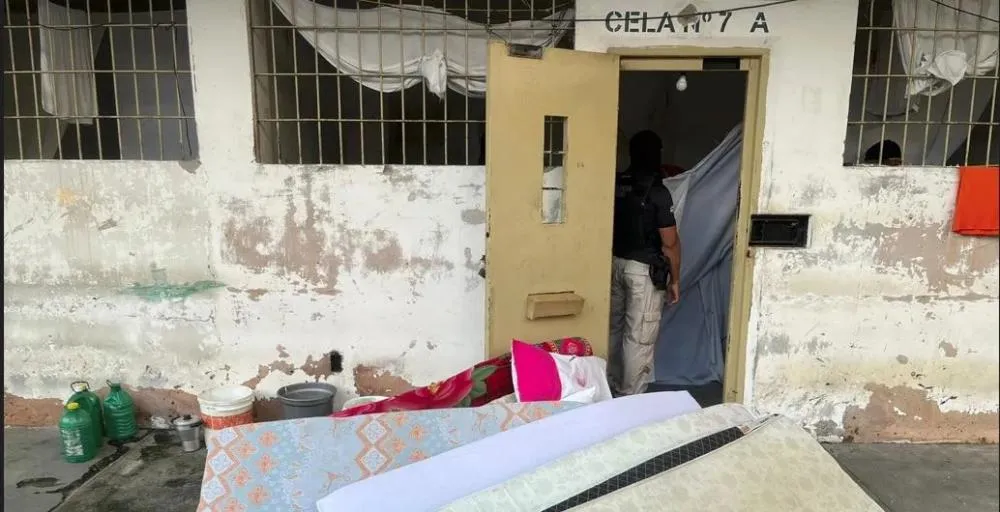 Polícia realiza operação em presídios e desarticula grupo violento na Bahia