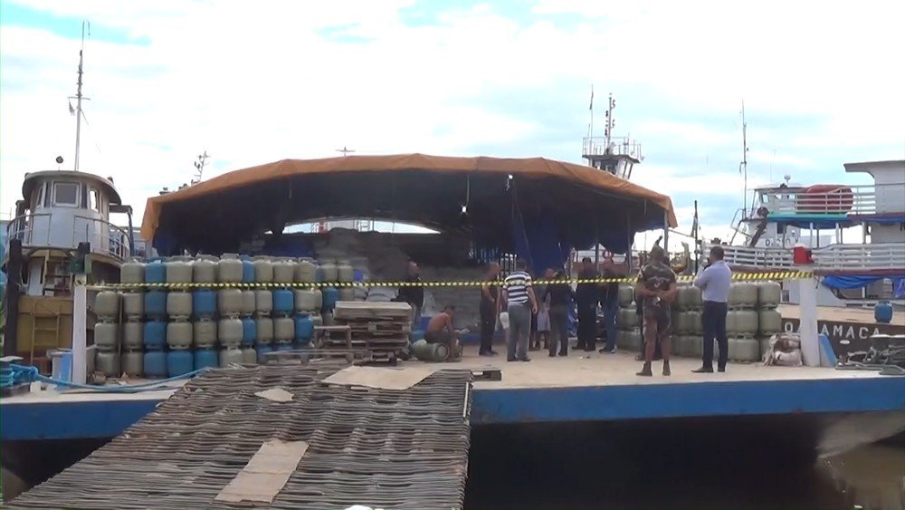 Duas pessoas morrem asfixiadas por produto químico em balsa no interior do AM; 25 são levadas a hospital