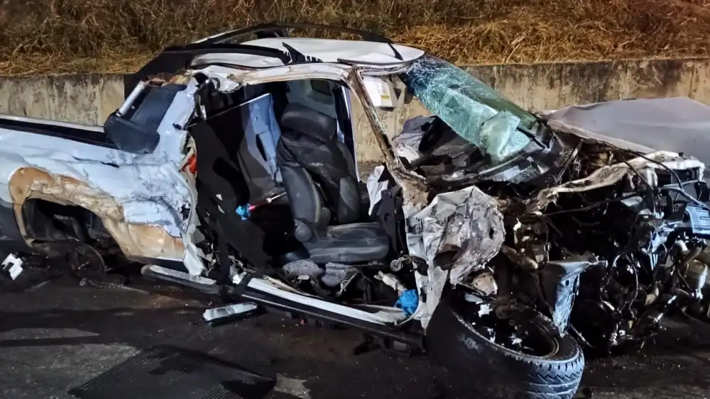 Acidente grave na MG-10 deixa motorista de 31 anos ferido na Grande BH