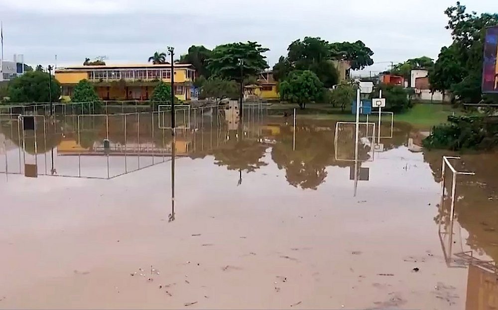 Chuva deixa 350 desalojados em Lauro de Freitas
