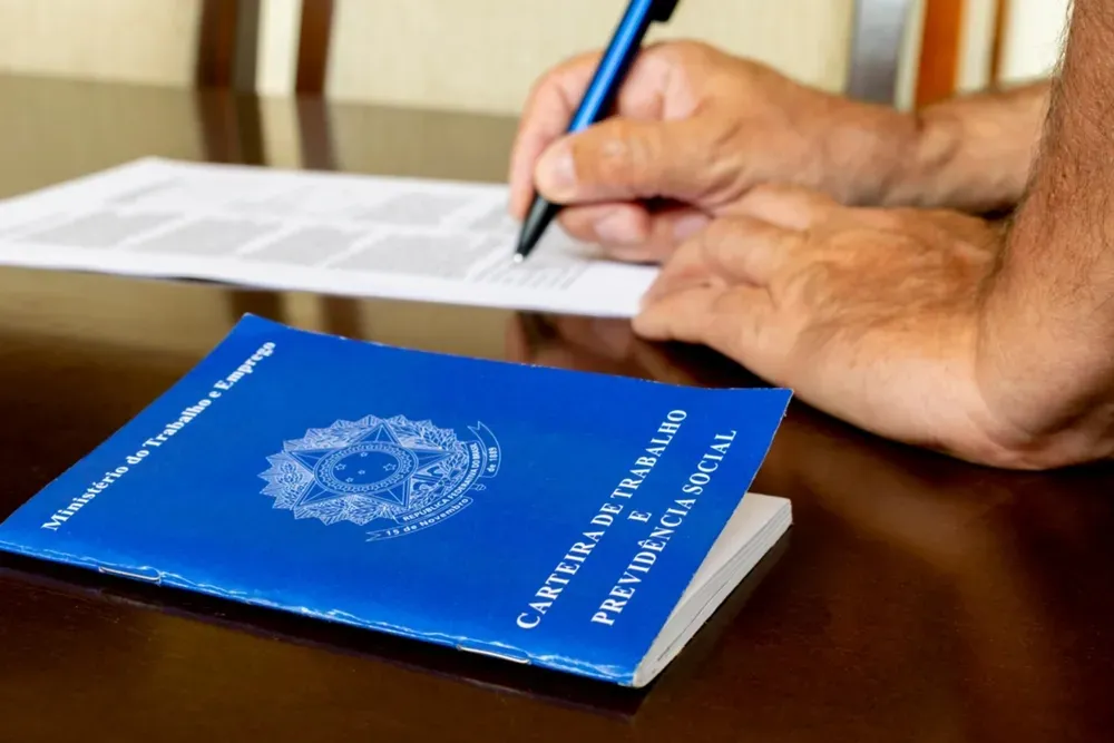 SineBahia divulga 100 vagas para produção de calçados no interior; confira as oportunidades