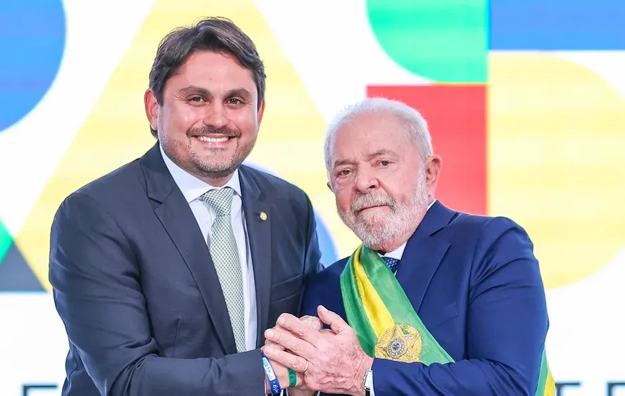 Lula decide nesta quinta-feira (13) sobre futuro de ministro acusado de corrupção