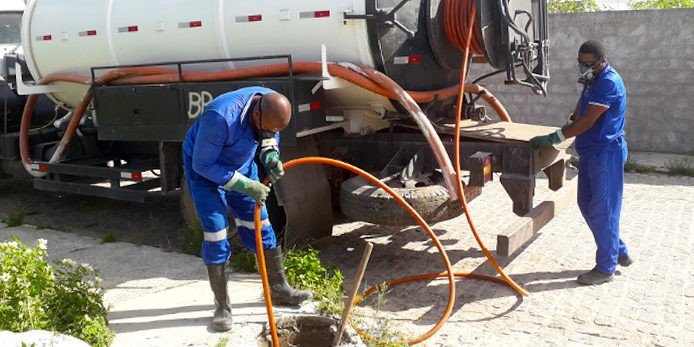 Programa de educação sanitária e ambiental: SAAE realiza limpeza de rede de esgoto no Campo Belo