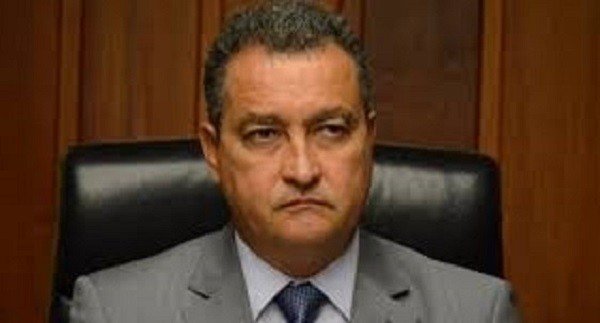 Rui assina carta de governadores contra decreto presidencial que facilita o acesso a armas e munições