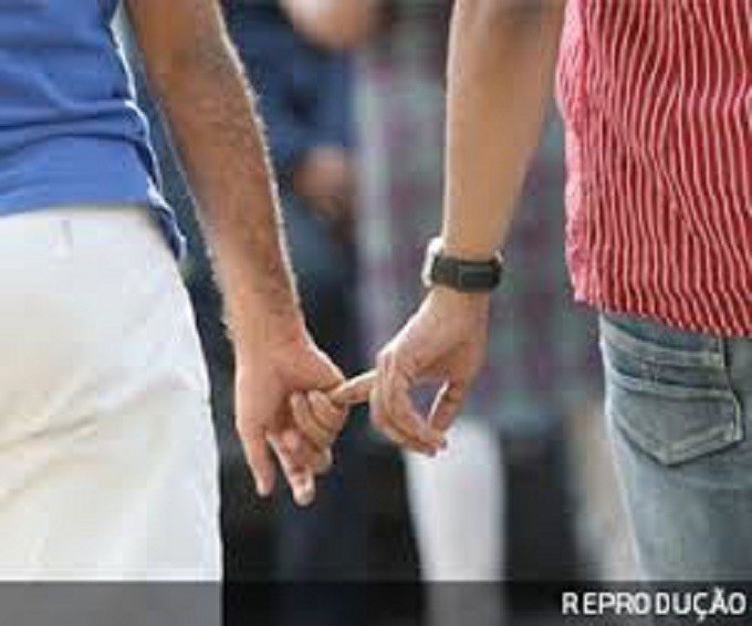 Senado: CCJ aprova projeto que criminaliza homofobia e STF pode adiar julgamento