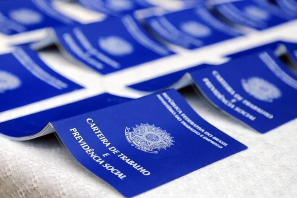 Brasil registra menor taxa de desemprego em dez anos, caindo para 7,1%