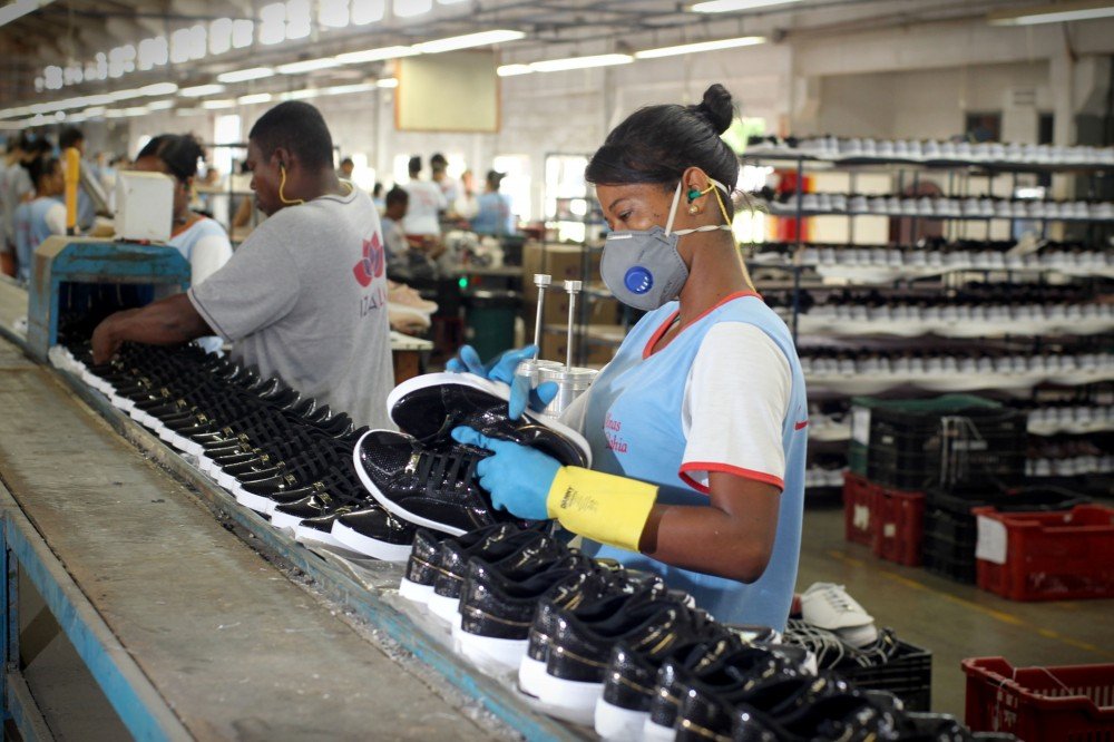 Atraídas pelo Governo do Estado, fábricas de calçados geram 31 mil empregos diretos na Bahia