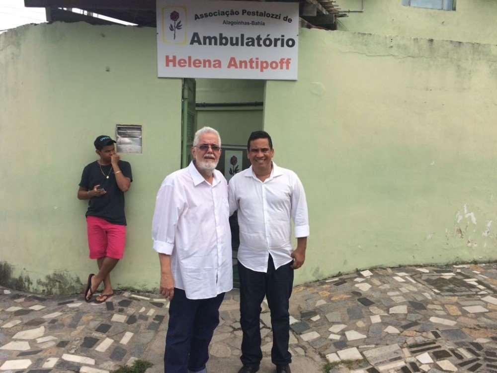 Solla e Luciano Sergio comemoram convênio com Pestalozzi de Alagoinhas.