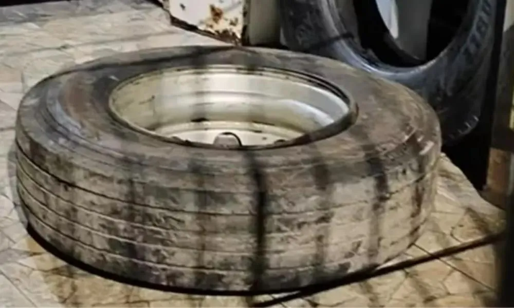 Feira de Santana: Menina de 2 anos morre após ser atingida por pneu de carreta