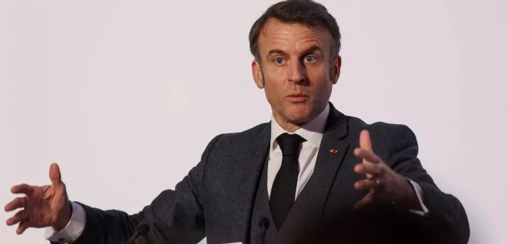 Após a vitória da esquerda, França vive impasse político porque Macron se nega a entregar o poder à França Insubmissa