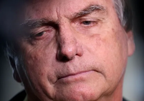 Defesa de Bolsonaro afirma que ex-presidente não tinha controle sobre joias recebidas