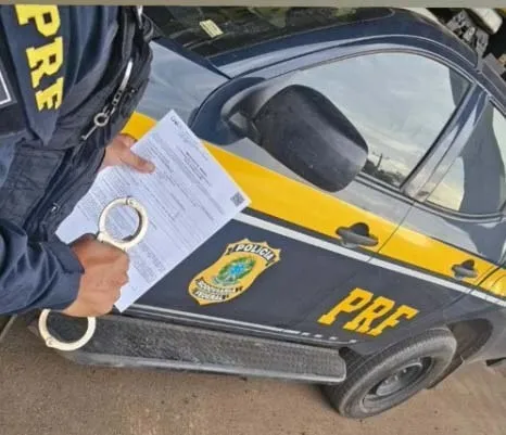 PRF prende procurado por tráfico de drogas na BR 324 em Simões Filho (BA)