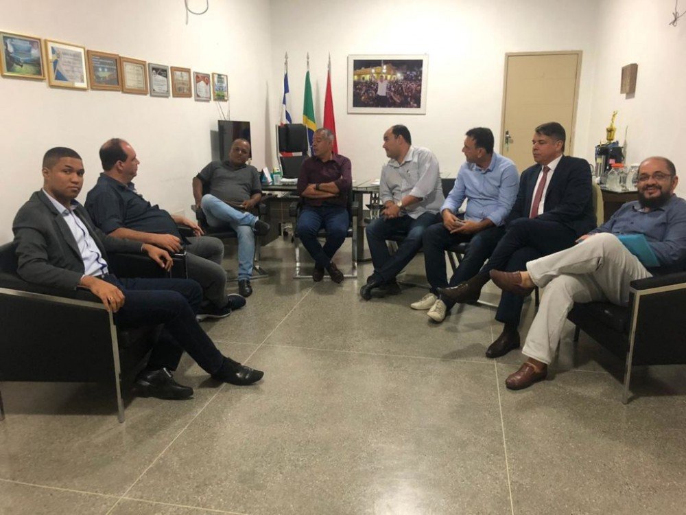 Prefeitura se reúne com Sindmetro para discutir transporte coletivo