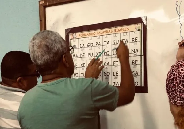 Bahia: Inscrições abertas para programa de alfabetização de jovens e adultos