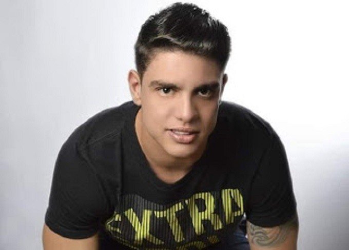 Cantor sertanejo morre em acidente de moto