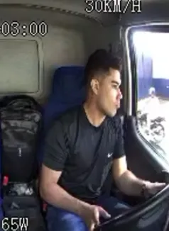 NINJA! Homem entra pela janela e rouba caminhão na BR-324; assista