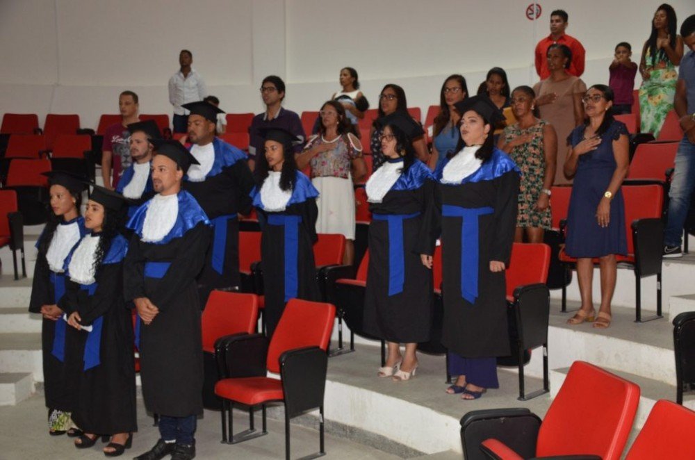 Com apoio da Prefeitura, 1ª turma do curso de Técnico em Vendas campus Alagoinhas cola grau no IF Baiano