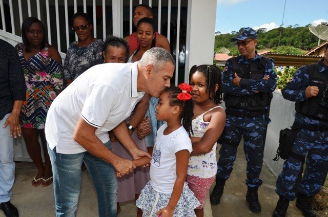 Uma quadra, uma creche... ótimo. Mas não dá para pisar mais fundo no acelerador?