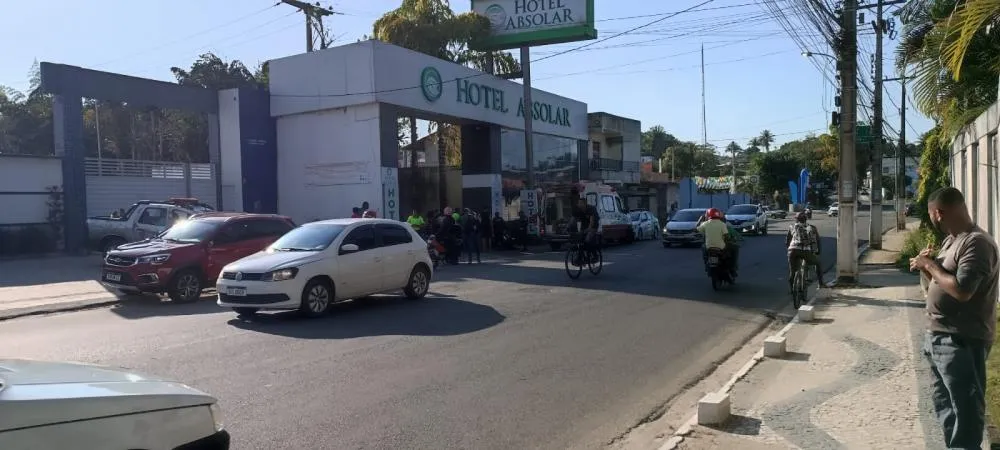 Acidente entre Biz e JAC J3 cor vermelha em Alagoinhas