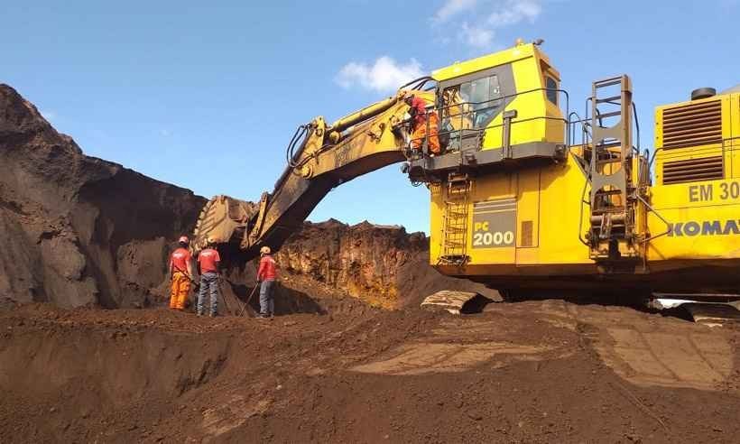 No 131º dia de busca, bombeiros encontram corpo completo em área da Vale em Brumadinho