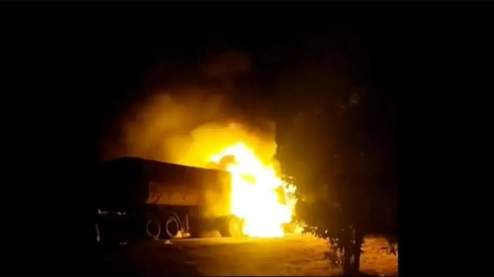 Acidente envolvendo três carretas deixa homem ferido em Barreiras